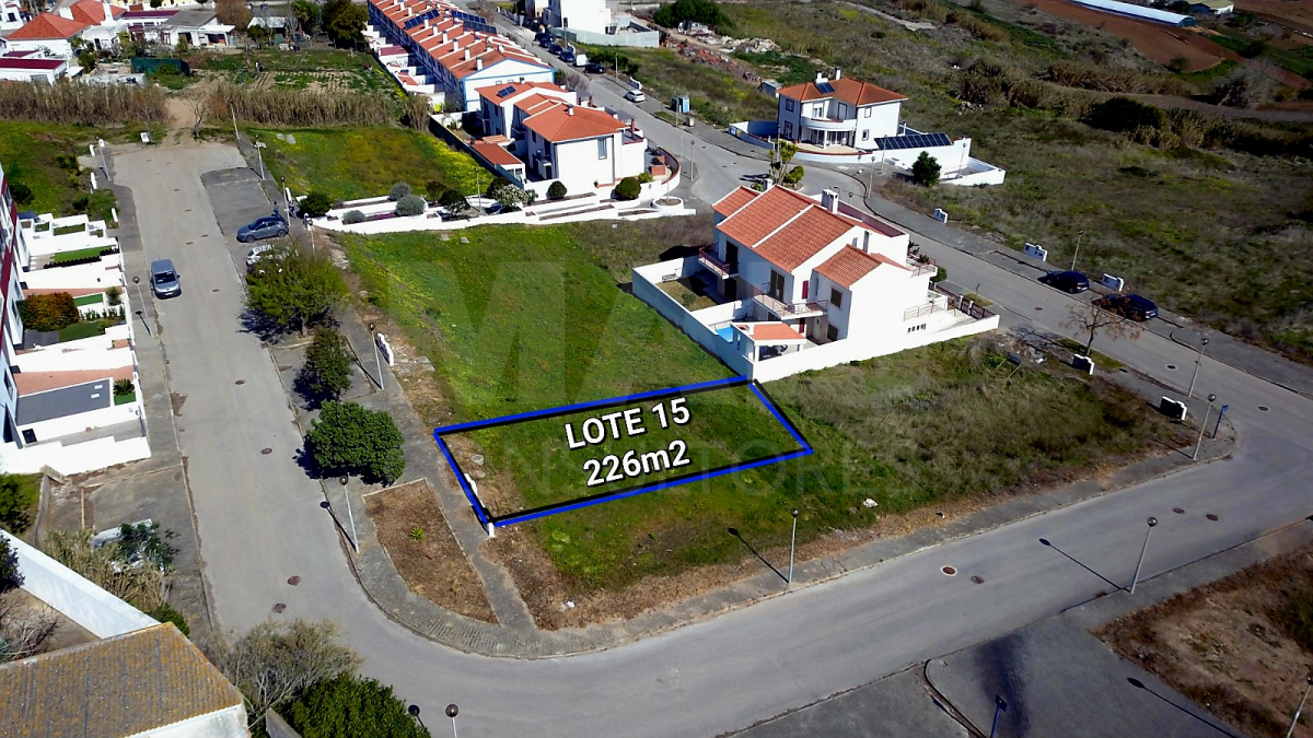 Plot of Urban Land, Construction of Semi-Detached House in Atalaia